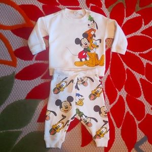 H&M Disney Collection Mickey and Friends Sweats Outfit